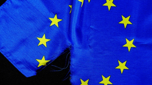 Zerreißt die EU-Fahne, wird es nach dem Brexit ein Italxit geben? Es wäre eine Katastrophe, und das politische Berlin nicht ganz unschuldig.