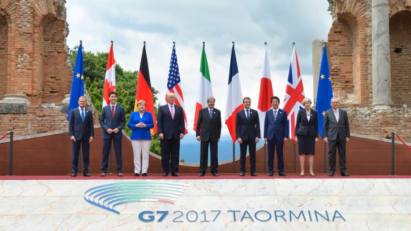 &quot;Familienfoto&quot; der führenden Repräsentanten beim G7 Treffen in Taormina auf Sizilien.