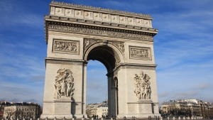 Der Arc de Triomphe – ein Wahrzeichen Frankreichs und Grabmal des unbekannten Soldaten – wurde bei den Unruhen gegen Präsident Macron durch Chaoten erheblich beschädigt. Eine Schande, die mit Protest wenig zu tun hat.