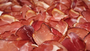 Landwirtschaftsministerin Julia Klöckner empfiehlt Werbeverbot für Fleisch- und Wurstprodukte.